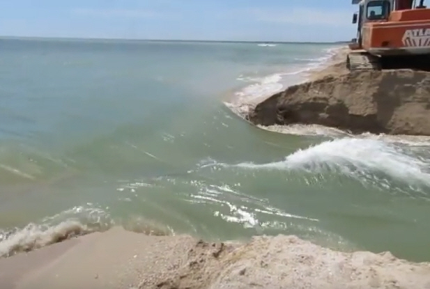 Промоина. КАК СОЕДИНЯЛИ МОЛОЧНЫЙ ЛИМАН С АЗОВСКИМ МОРЕМ