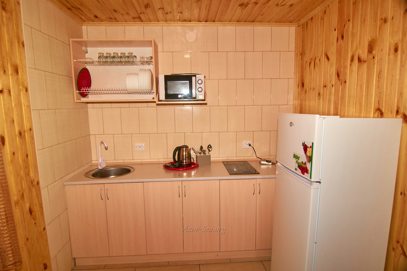 Двухкомнатный коттедж. Отдельная кухня. База отдыха АКВАМАРИН. Степановка 1